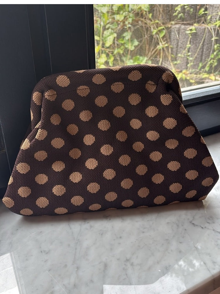 Gepunktete Strick-Clutch